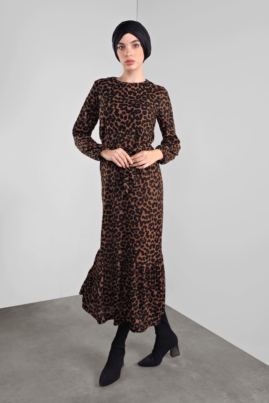 Tesettür giyim SİYAH DESENLİ KUŞAKLI ELBİSE 5746 