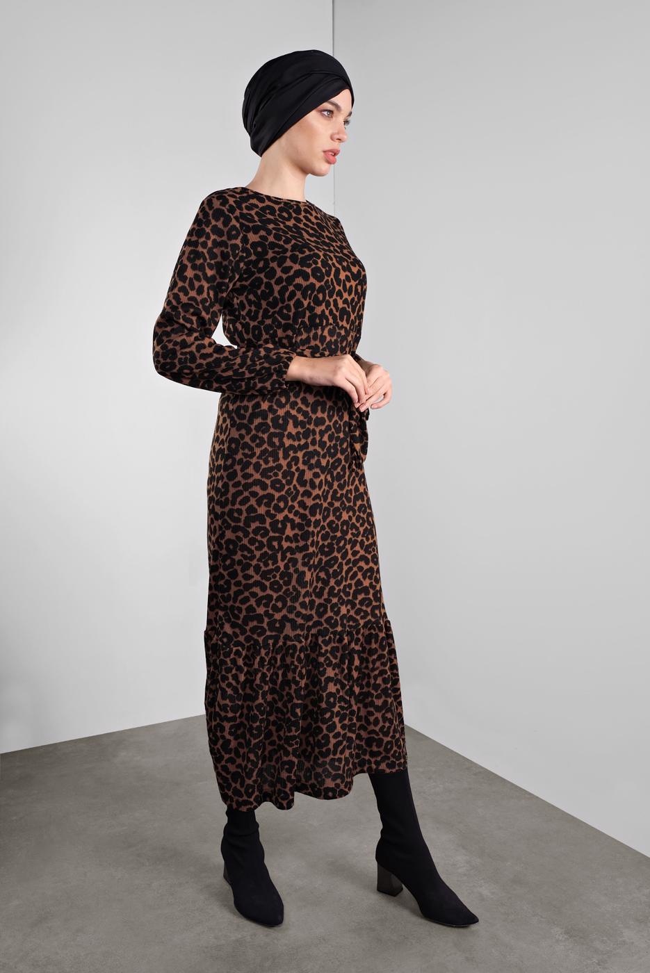 Tesettür giyim SİYAH DESENLİ KUŞAKLI ELBİSE 5746 