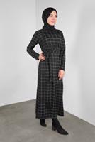 Tesettür giyim SİYAH BELİ KUŞAKLI KARELİ ELBİSE 7246