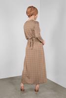 Tesettür giyim KAHVE BELİ KUŞAKLI KARELİ ELBİSE 7246
