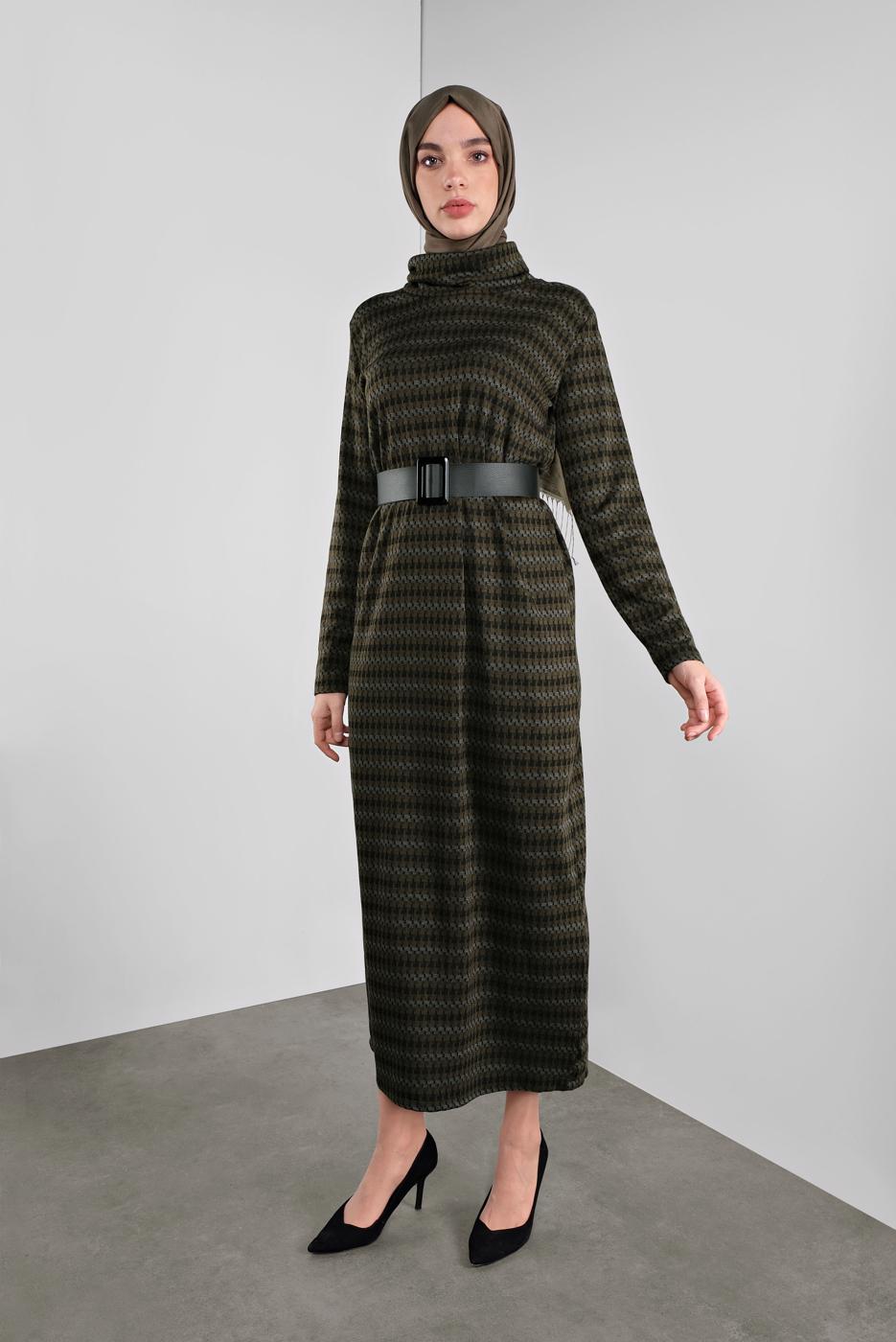 Tesettür giyim YEŞİL BOĞAZLI YAKA DESENLİ ELBİSE  7746 