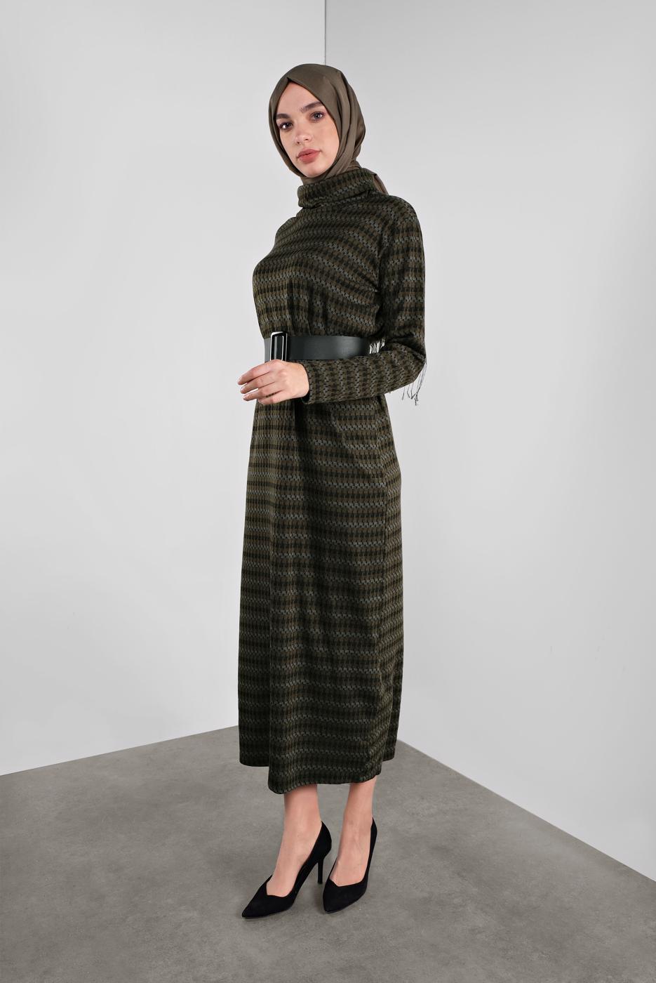 Tesettür giyim YEŞİL BOĞAZLI YAKA DESENLİ ELBİSE  7746 