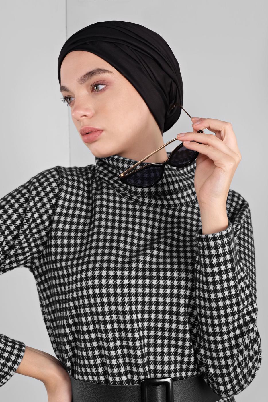 Tesettür giyim SİYAH BOĞAZLI KARELİ ELBİSE 9746 