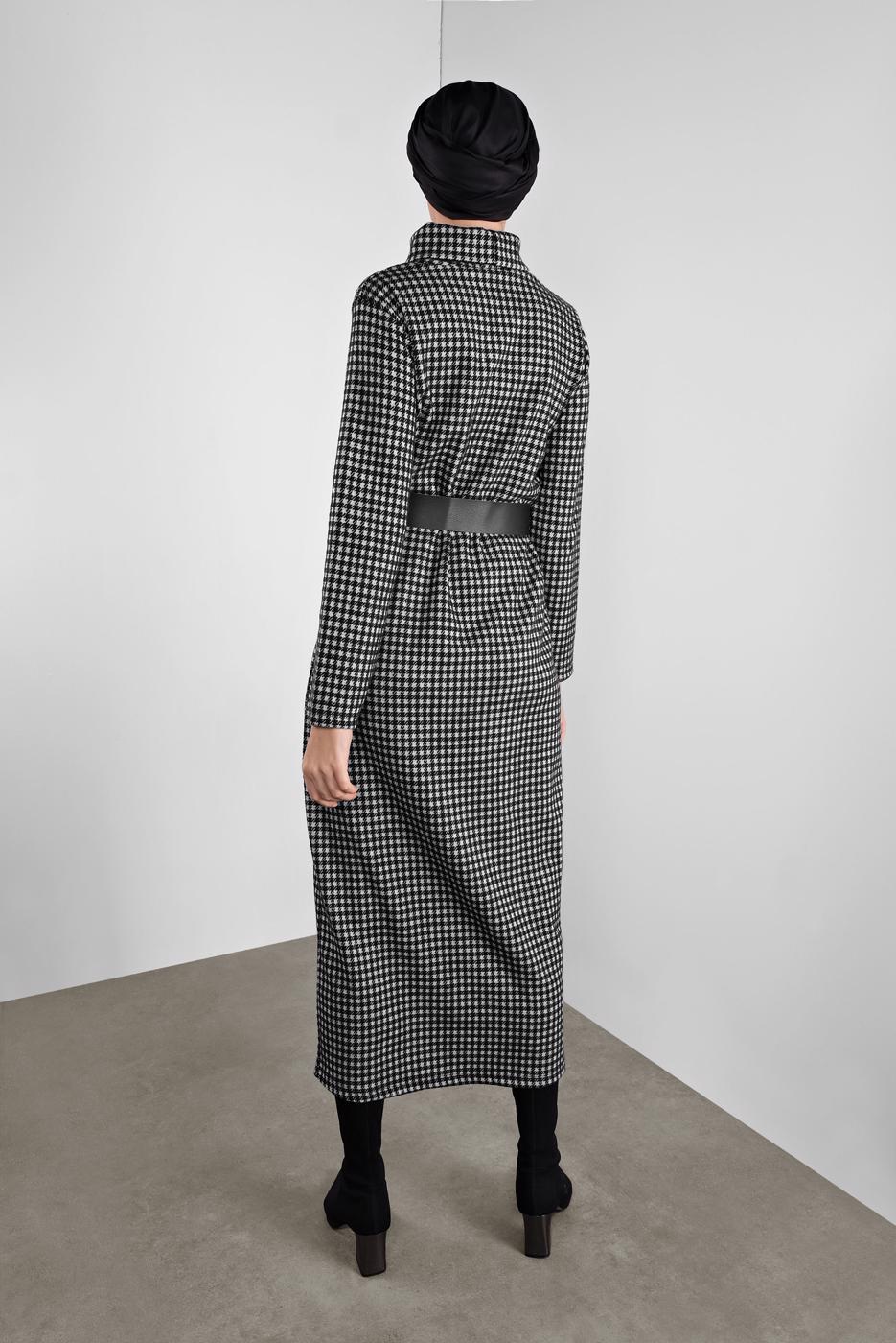 Tesettür giyim SİYAH BOĞAZLI KARELİ ELBİSE 9746 