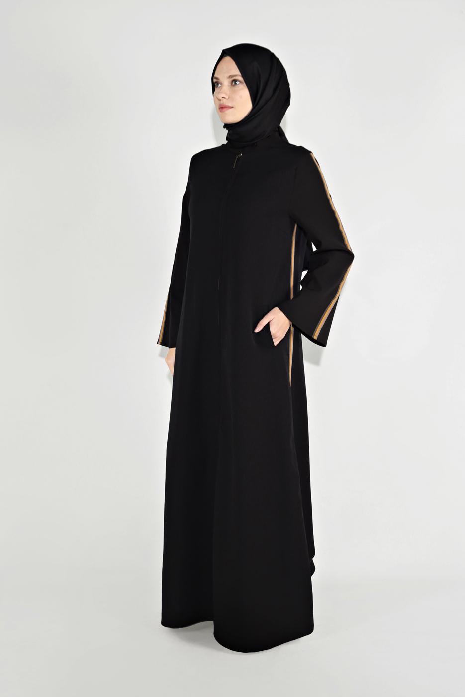 Tesettür giyim SİYAH ŞERİTLİ FERMUARLI FERACE 58106