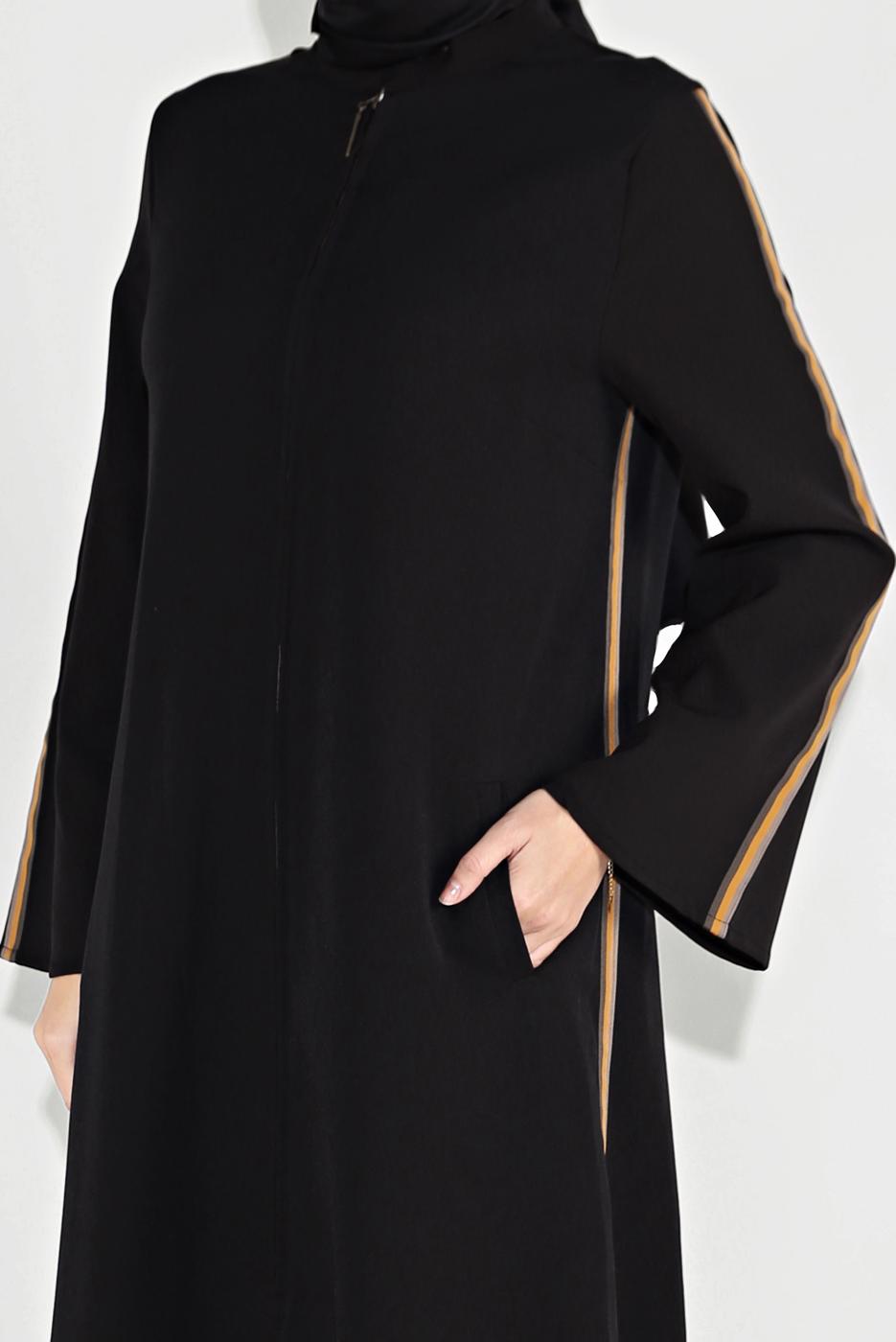 Tesettür giyim SİYAH ŞERİTLİ FERMUARLI FERACE 58106