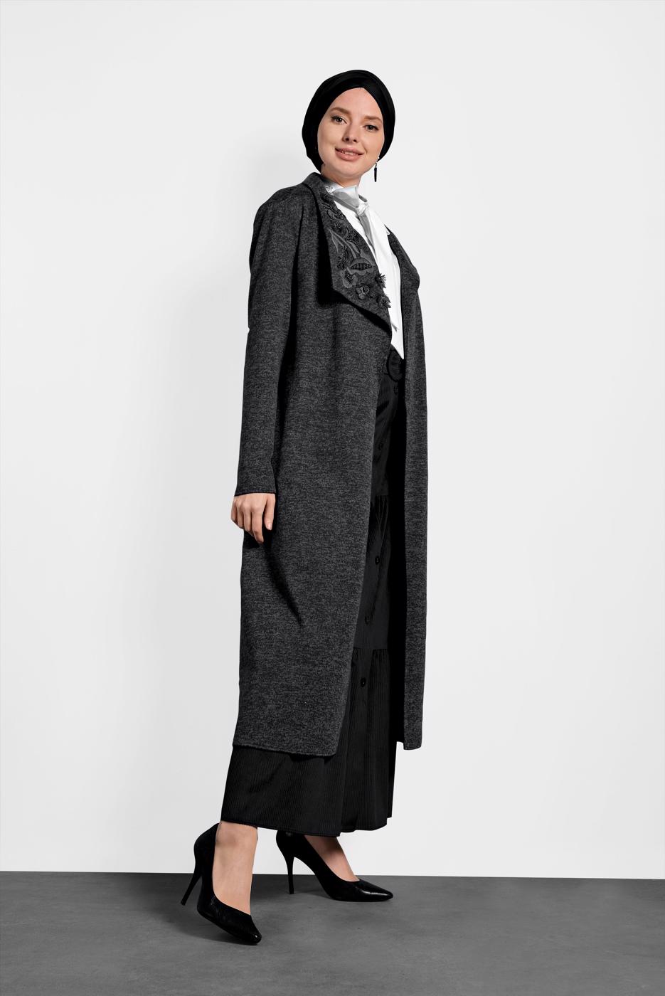 Tesettür giyim SİYAH ALVİNA ŞAL YAKA KUŞAKLI HIRKA 40189 