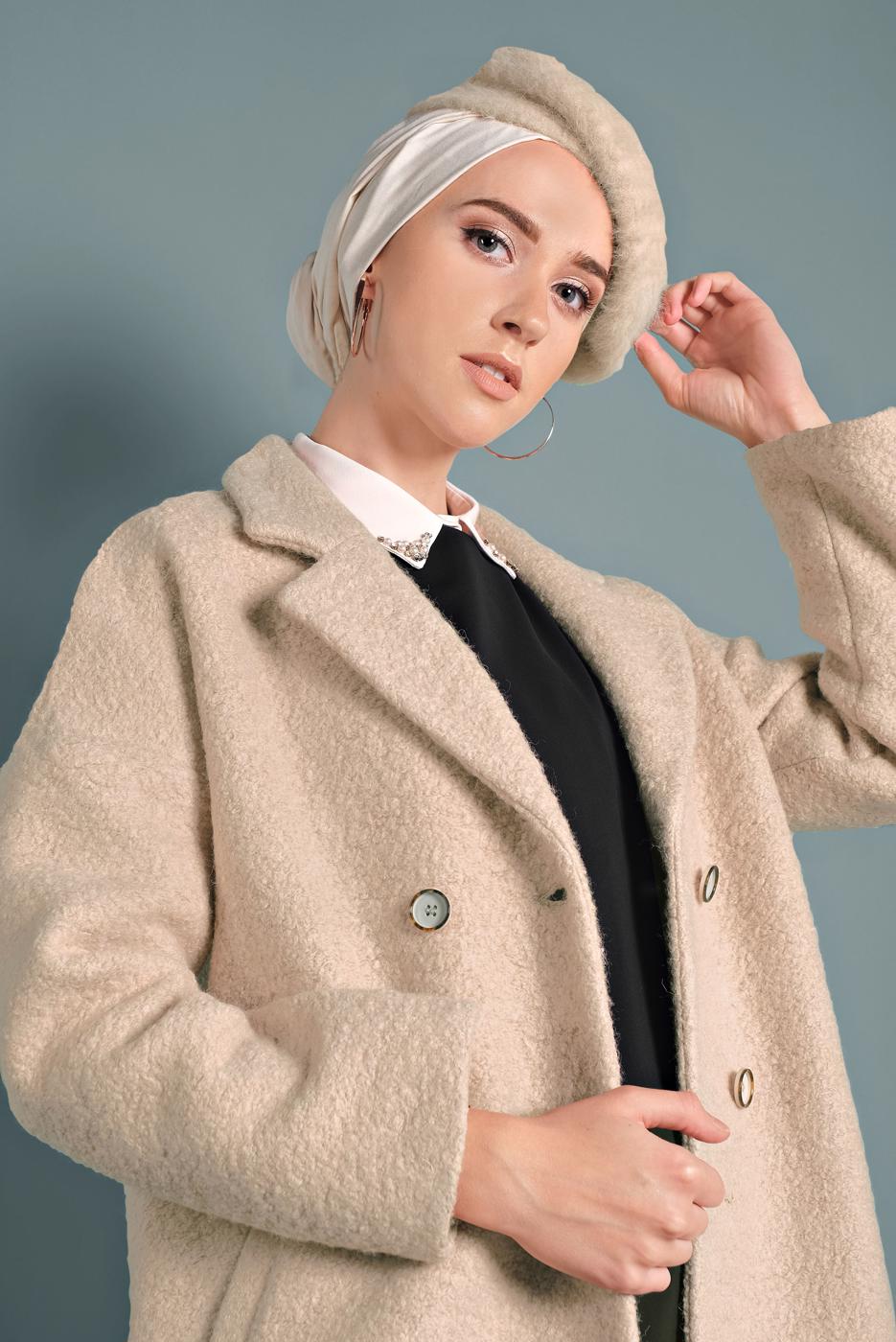 Tesettür giyim BEJ ALVİNA KLASİK DÜĞMELİ KABAN 90073