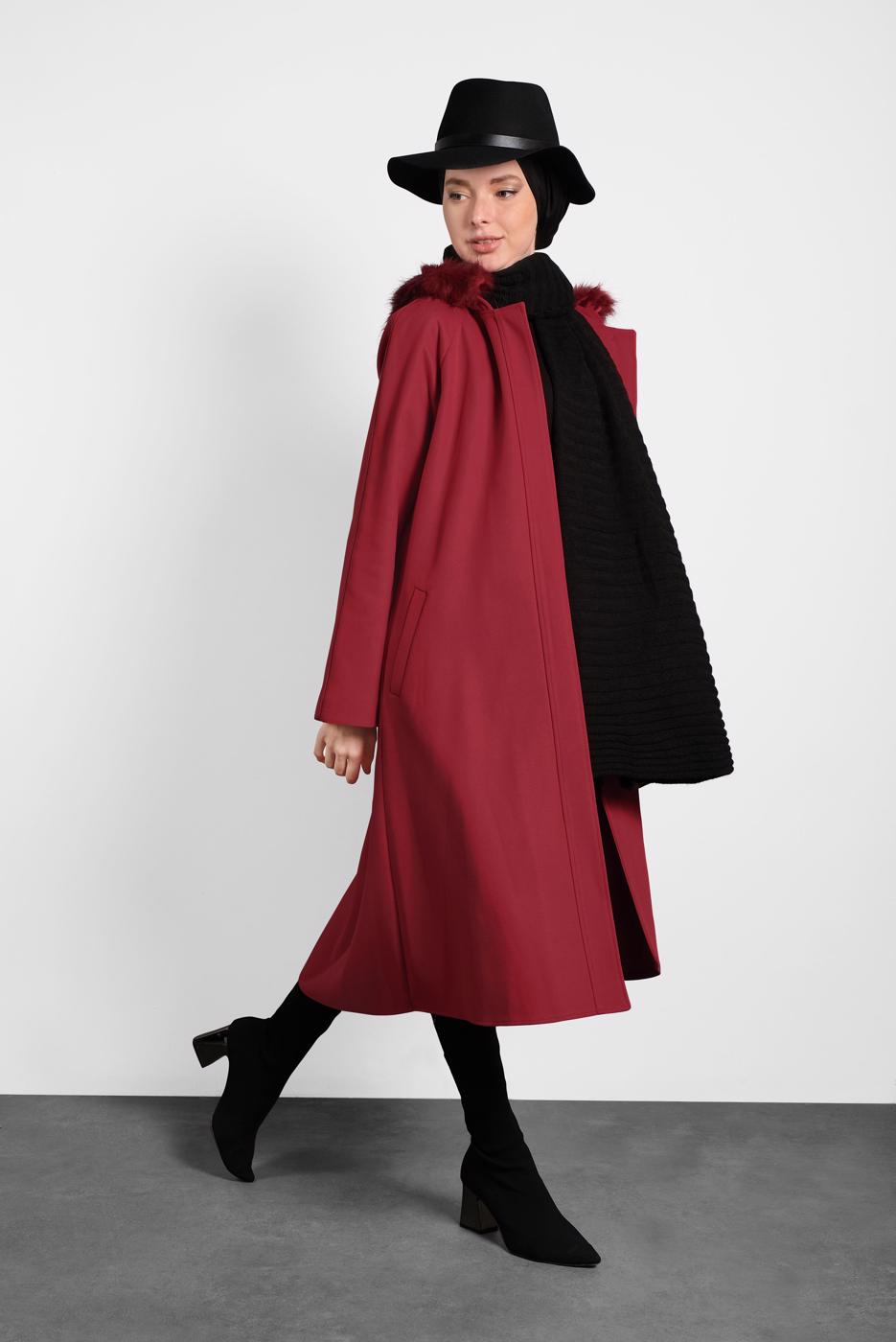 Tesettür giyim KIRMIZI ALVİNA KAPÜŞONU KÜRKLÜ KABAN  90084   