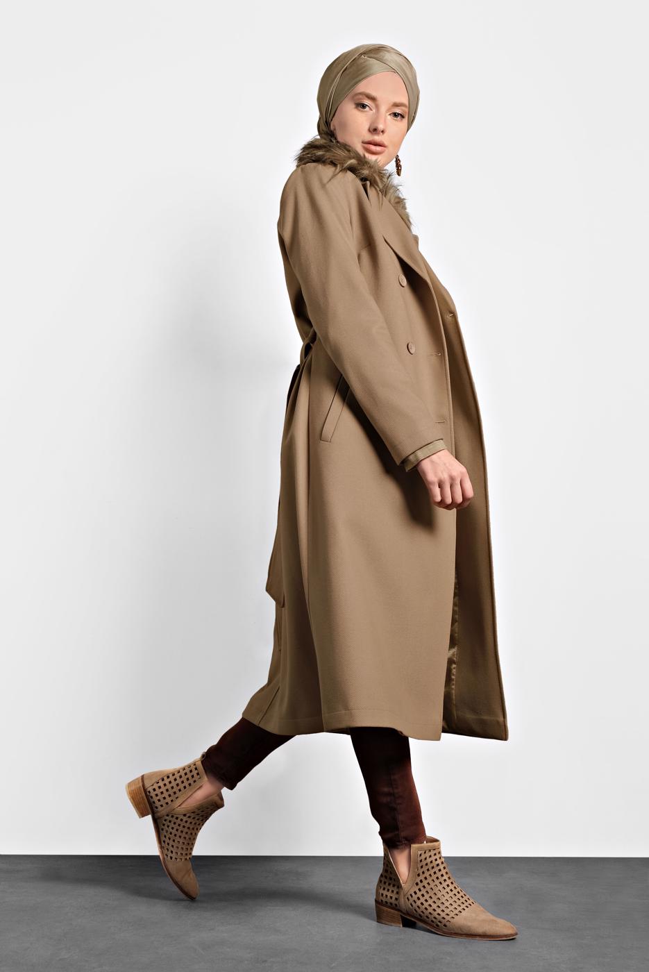 Tesettür giyim KAHVE ALVİNA TRUVAKAR KOL KÜRKLÜ KABAN 90087