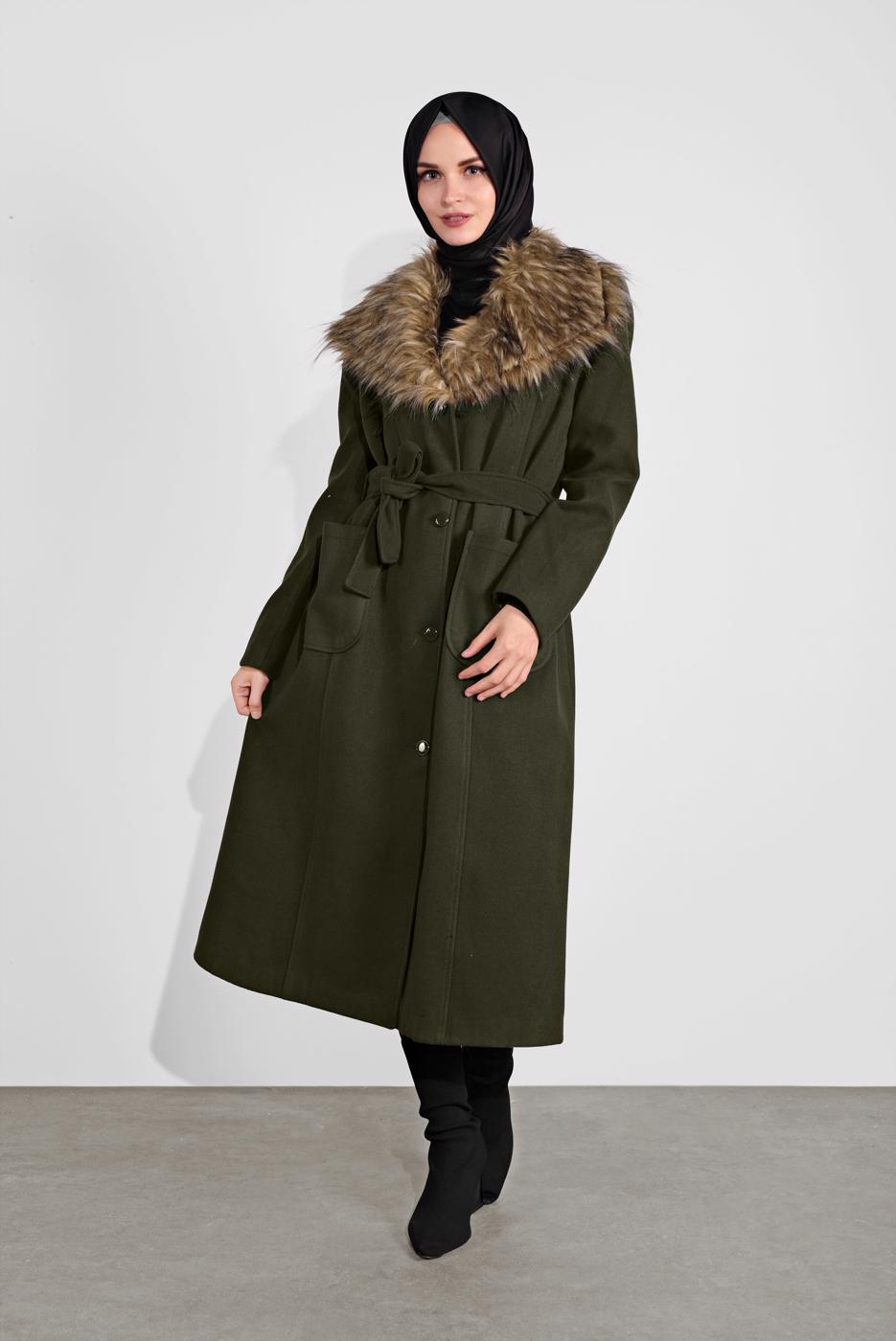 Tesettür giyim HAKİ YAKASI KÜRKLÜ KUŞAKLI KAPÜŞONLU KABAN 377