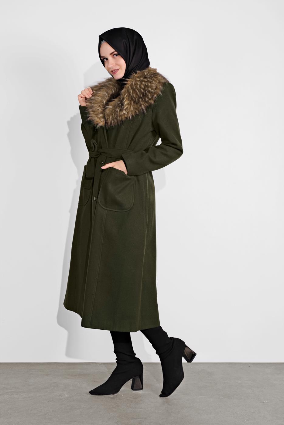 Tesettür giyim HAKİ YAKASI KÜRKLÜ KUŞAKLI KAPÜŞONLU KABAN 377