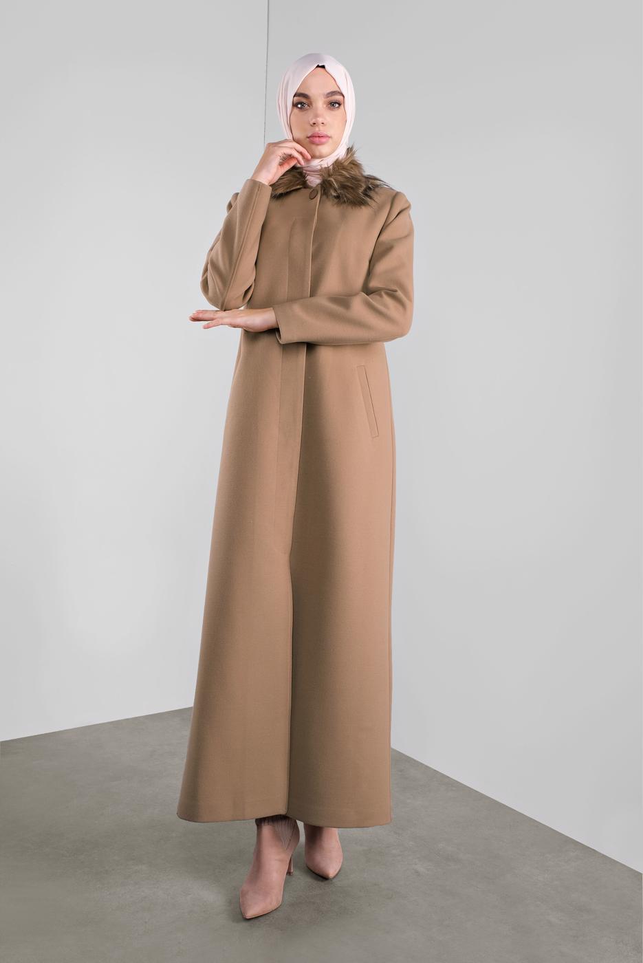 Tesettür giyim KAHVE ALVİNA YAKASI KÜRKLÜ DÜĞMELİ MANTO 90062