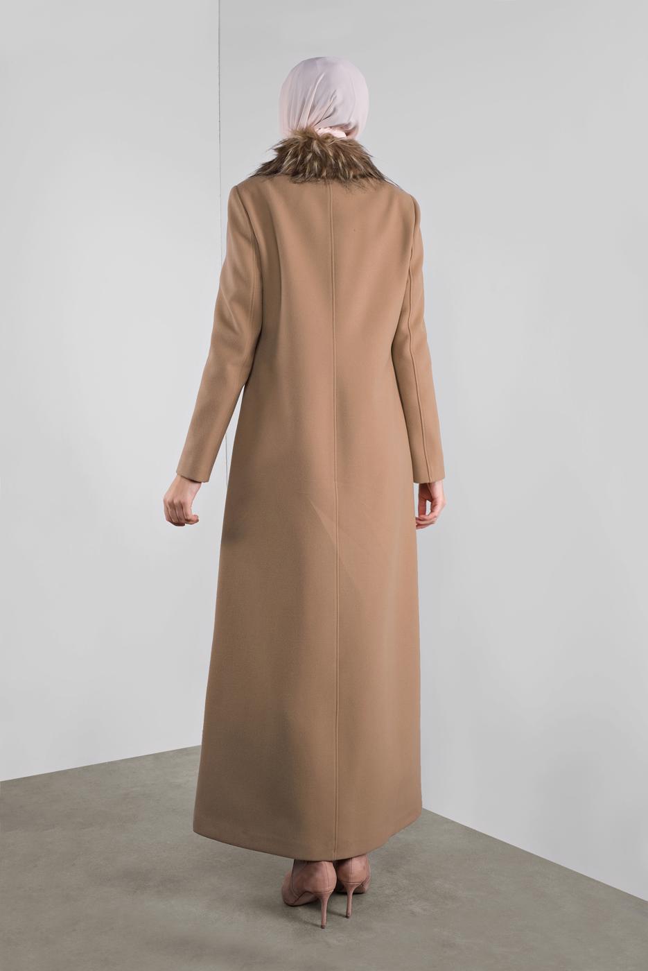 Tesettür giyim KAHVE ALVİNA YAKASI KÜRKLÜ DÜĞMELİ MANTO 90062