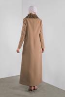 Tesettür giyim KAHVE ALVİNA YAKASI KÜRKLÜ DÜĞMELİ MANTO 90062