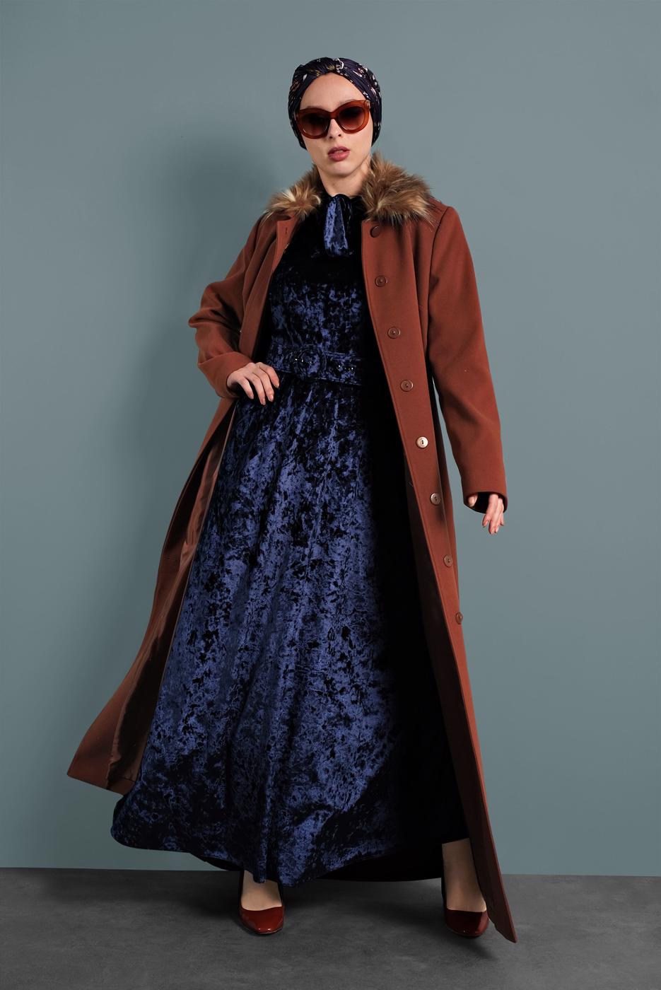 Tesettür giyim KAHVE ALVİNA YAKASI KÜRKLÜ DÜĞMELİ MANTO 90062