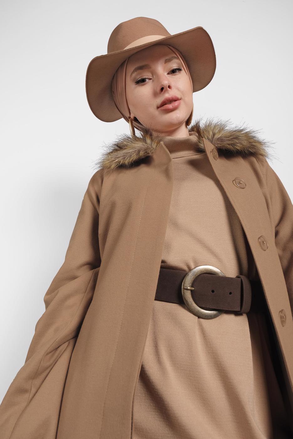 Tesettür giyim KAHVE ALVİNA KÜRK DETAYLI CEPLİ MANTO 90077 