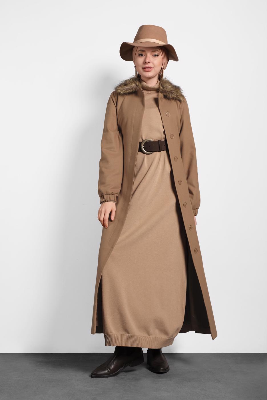 Tesettür giyim KAHVE ALVİNA KÜRK DETAYLI CEPLİ MANTO 90077 