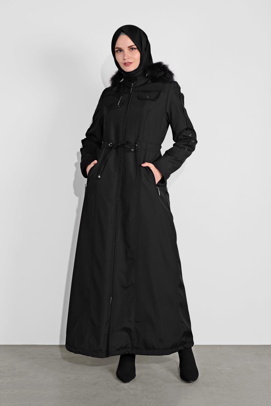Tesettür giyim SİYAH BELDEN BAĞLAMALI KAPÜŞONU KÜRKLÜ MANTO 632