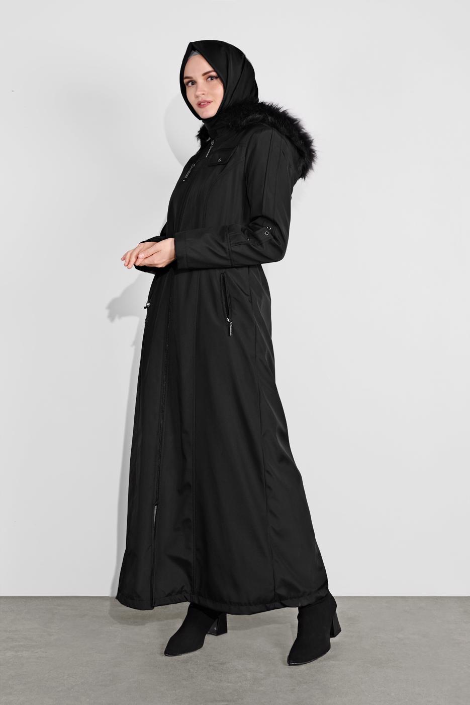 Tesettür giyim SİYAH BELDEN BAĞLAMALI KAPÜŞONU KÜRKLÜ MANTO 632