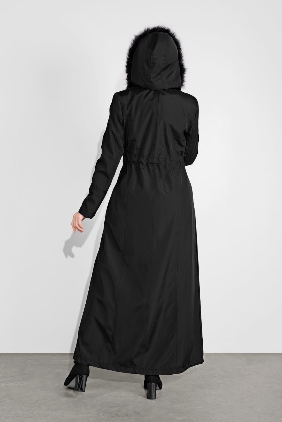 Tesettür giyim SİYAH BELDEN BAĞLAMALI KAPÜŞONU KÜRKLÜ MANTO 632