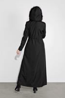 Tesettür giyim SİYAH BELDEN BAĞLAMALI KAPÜŞONU KÜRKLÜ MANTO 632