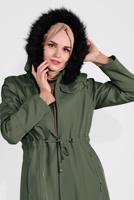 Tesettür giyim HAKİ BELDEN BAĞLAMALI KAPÜŞONU KÜRKLÜ MANTO 632