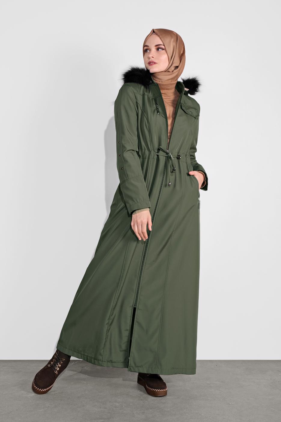 Tesettür giyim HAKİ BELDEN BAĞLAMALI KAPÜŞONU KÜRKLÜ MANTO 632
