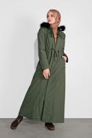 Tesettür giyim HAKİ BELDEN BAĞLAMALI KAPÜŞONU KÜRKLÜ MANTO 632