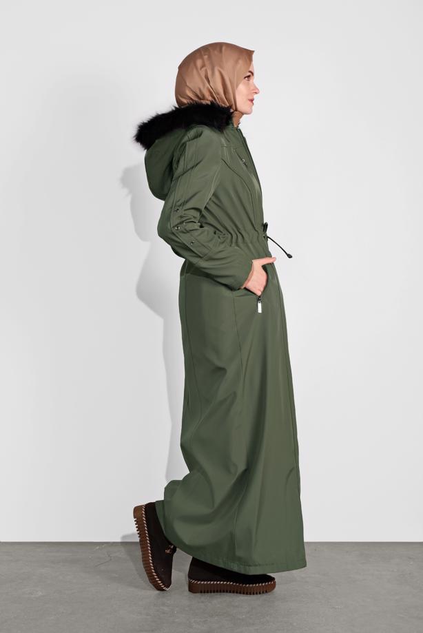 Tesettür giyim HAKİ BELDEN BAĞLAMALI KAPÜŞONU KÜRKLÜ MANTO 632 - TRENDTESETTÜR