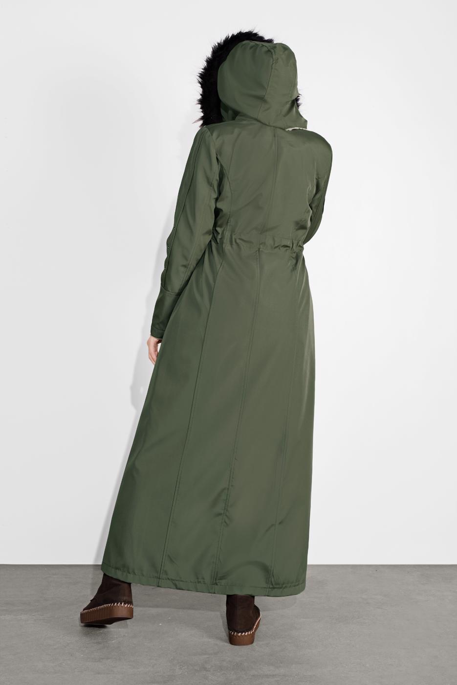 Tesettür giyim HAKİ BELDEN BAĞLAMALI KAPÜŞONU KÜRKLÜ MANTO 632