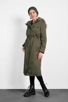 Tesettür giyim HAKİ ALVİNA BELDEN BÜZGÜLÜ KAPÜŞONLU KABAN 90001