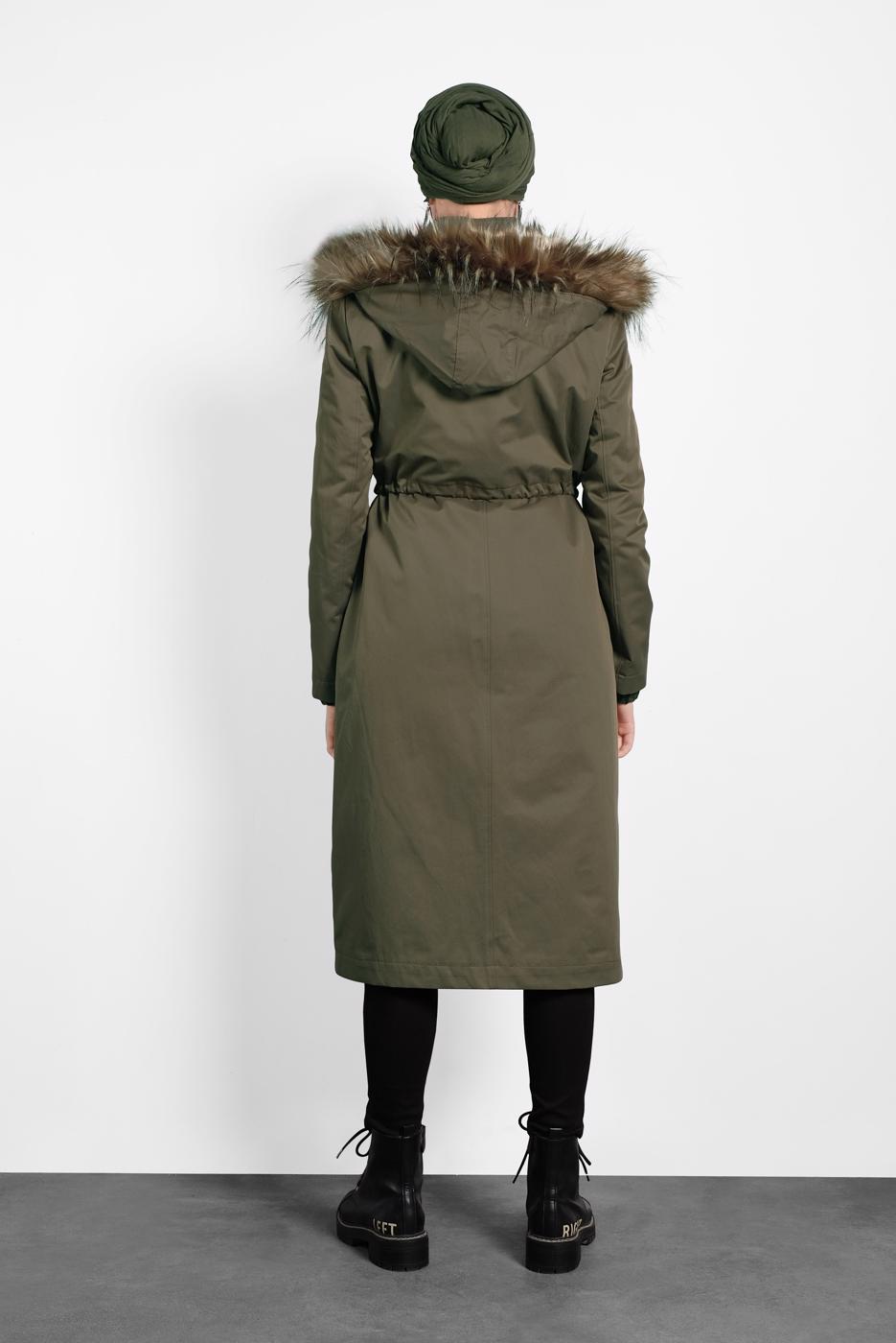 Tesettür giyim HAKİ ALVİNA BELDEN BÜZGÜLÜ KAPÜŞONLU KABAN 90001