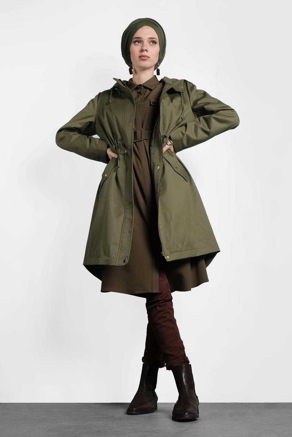 Tesettür giyim HAKİ ALVİNA BELİ BÜZGÜLÜ PAMUKLU PARKA 90018