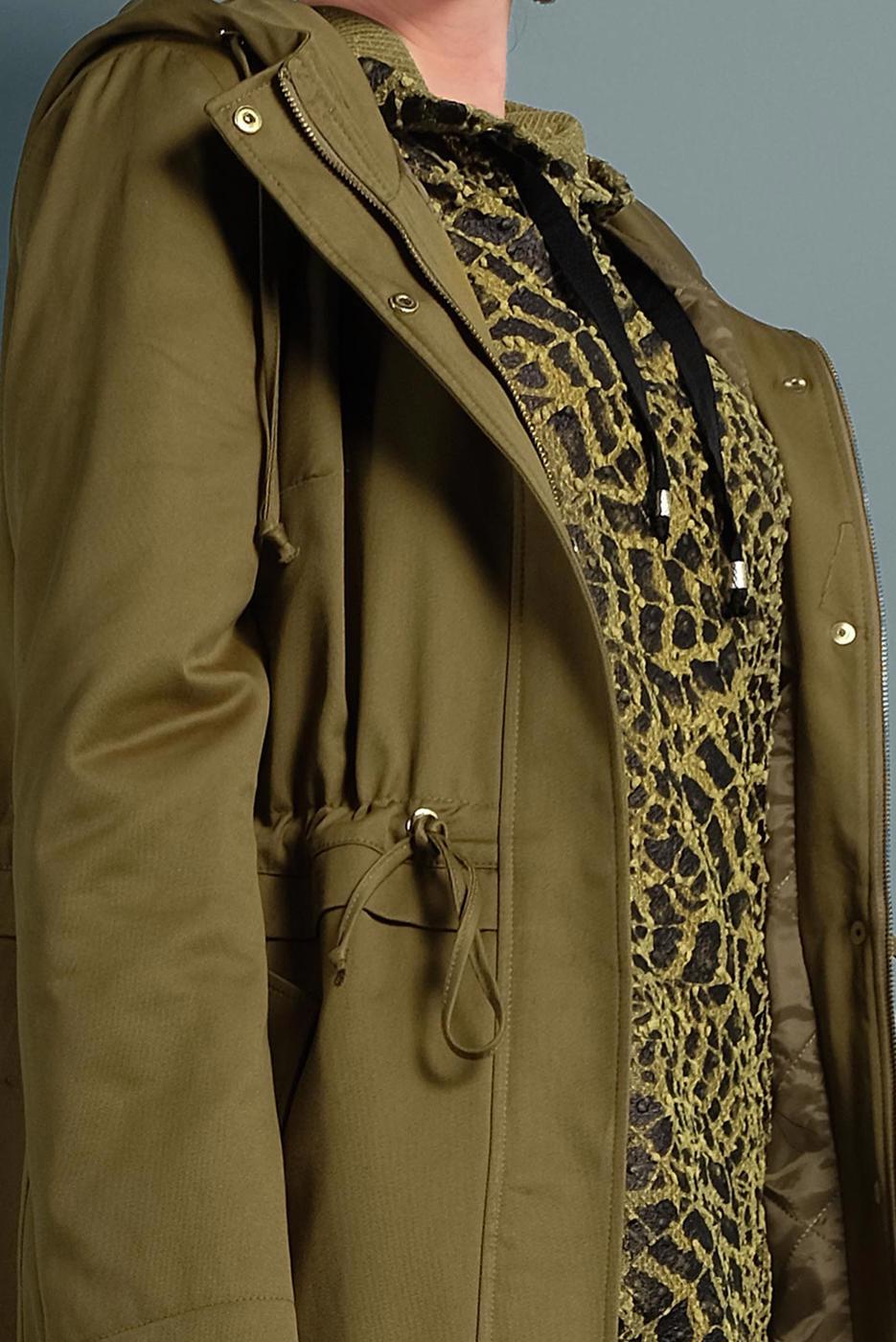 Tesettür giyim YEŞİL ALVİNA BELİ BÜZGÜLÜ PAMUKLU PARKA 90018