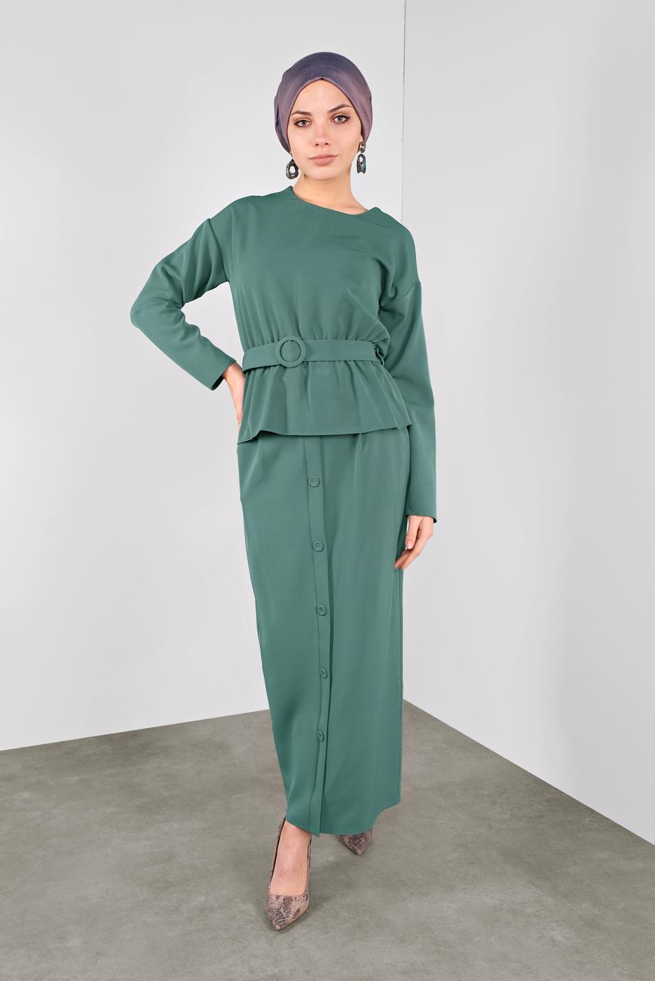 Tesettür giyim YEŞİL ALVİNA KEMERLİ DÜĞMELİ ETEKLİ TAKIM 40145 