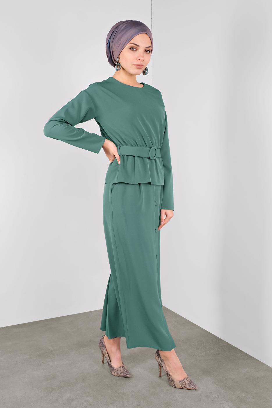 Tesettür giyim YEŞİL ALVİNA KEMERLİ DÜĞMELİ ETEKLİ TAKIM 40145 