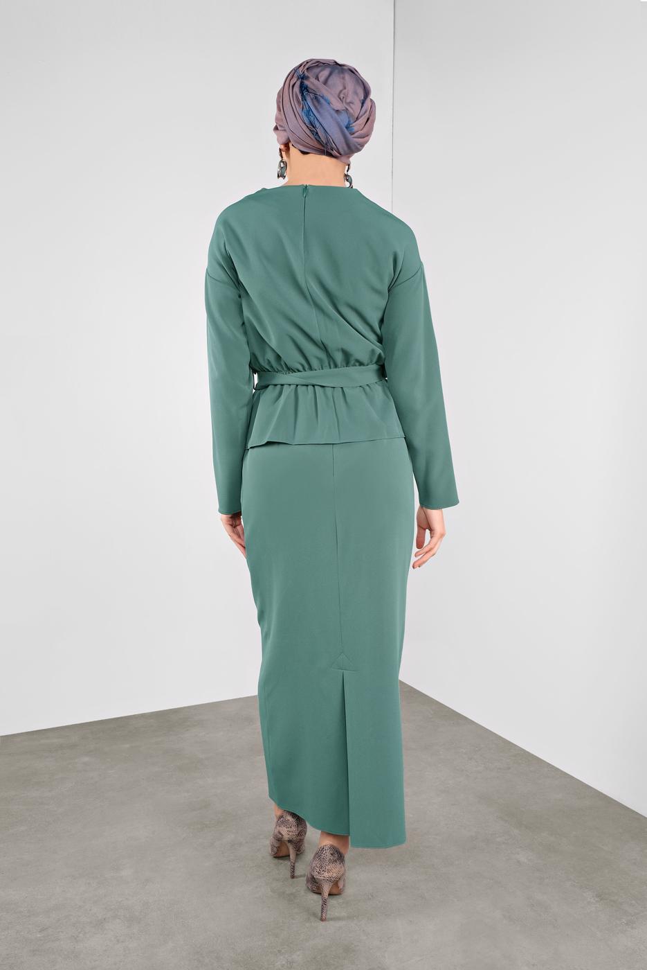 Tesettür giyim YEŞİL ALVİNA KEMERLİ DÜĞMELİ ETEKLİ TAKIM 40145 