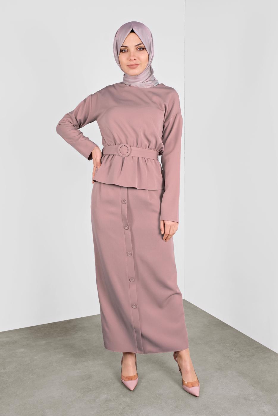 Tesettür giyim PUDRA ALVİNA KEMERLİ DÜĞMELİ ETEKLİ TAKIM 40145 