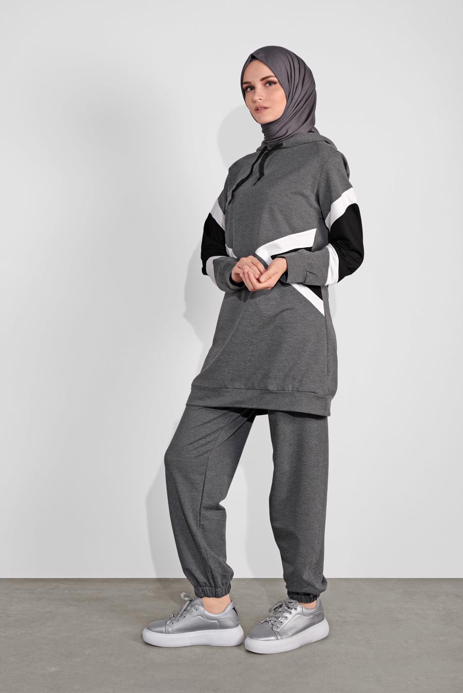Tesettür giyim GRİ KAPÜŞONLU İKİLİ PANTOLONLU EŞOFMAN TAKIM 0536