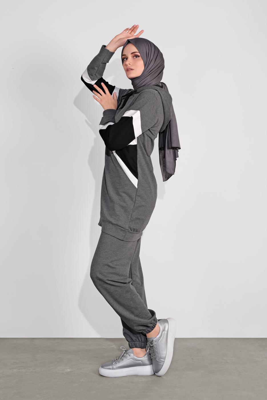 Tesettür giyim GRİ KAPÜŞONLU İKİLİ PANTOLONLU EŞOFMAN TAKIM 0536