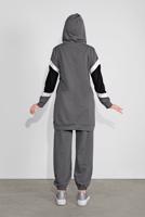 Tesettür giyim GRİ KAPÜŞONLU İKİLİ PANTOLONLU EŞOFMAN TAKIM 0536