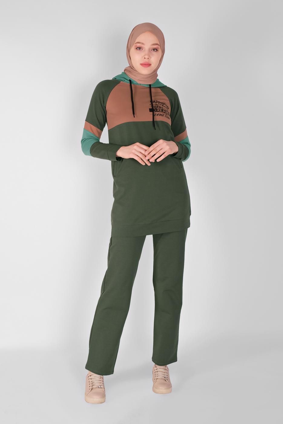 Tesettür giyim HAKİ BASKILI KAPÜŞONLU EŞOFMAN TAKIMI 3508