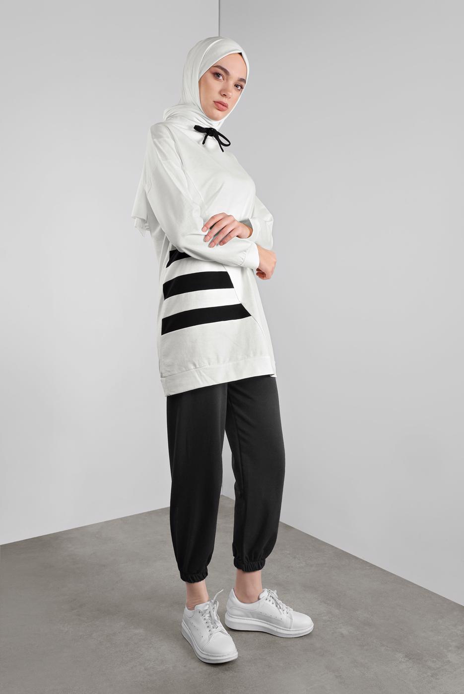 Tesettür giyim KREM ŞERİT DESENLİ KAPÜŞONLU EŞOFMAN TAKIMI  6746 