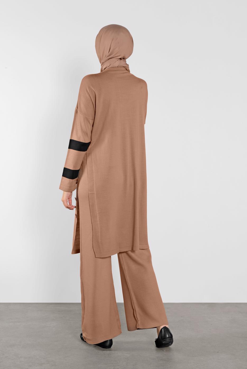 Tesettür giyim KAHVE YIRTMACI DÜĞMELİ PANTOLON TAKIM 8102