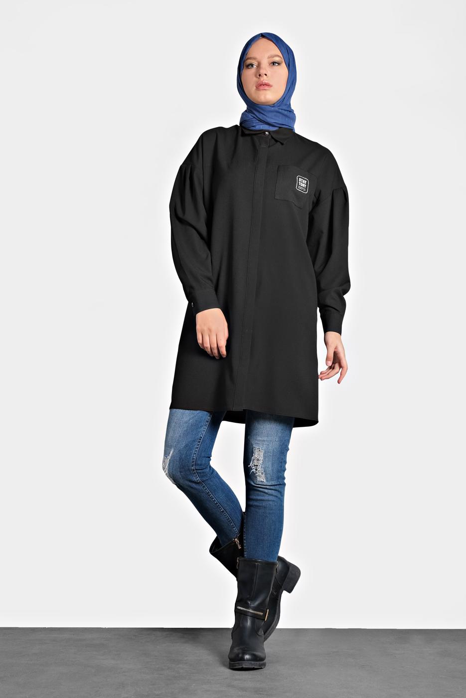 Tesettür giyim SİYAH ALVİNA CEPTE BASKI DETAYLI GİZLİ DÜĞMELİ TUNİK 40277