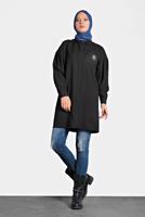 Tesettür giyim SİYAH ALVİNA CEPTE BASKI DETAYLI GİZLİ DÜĞMELİ TUNİK 40277