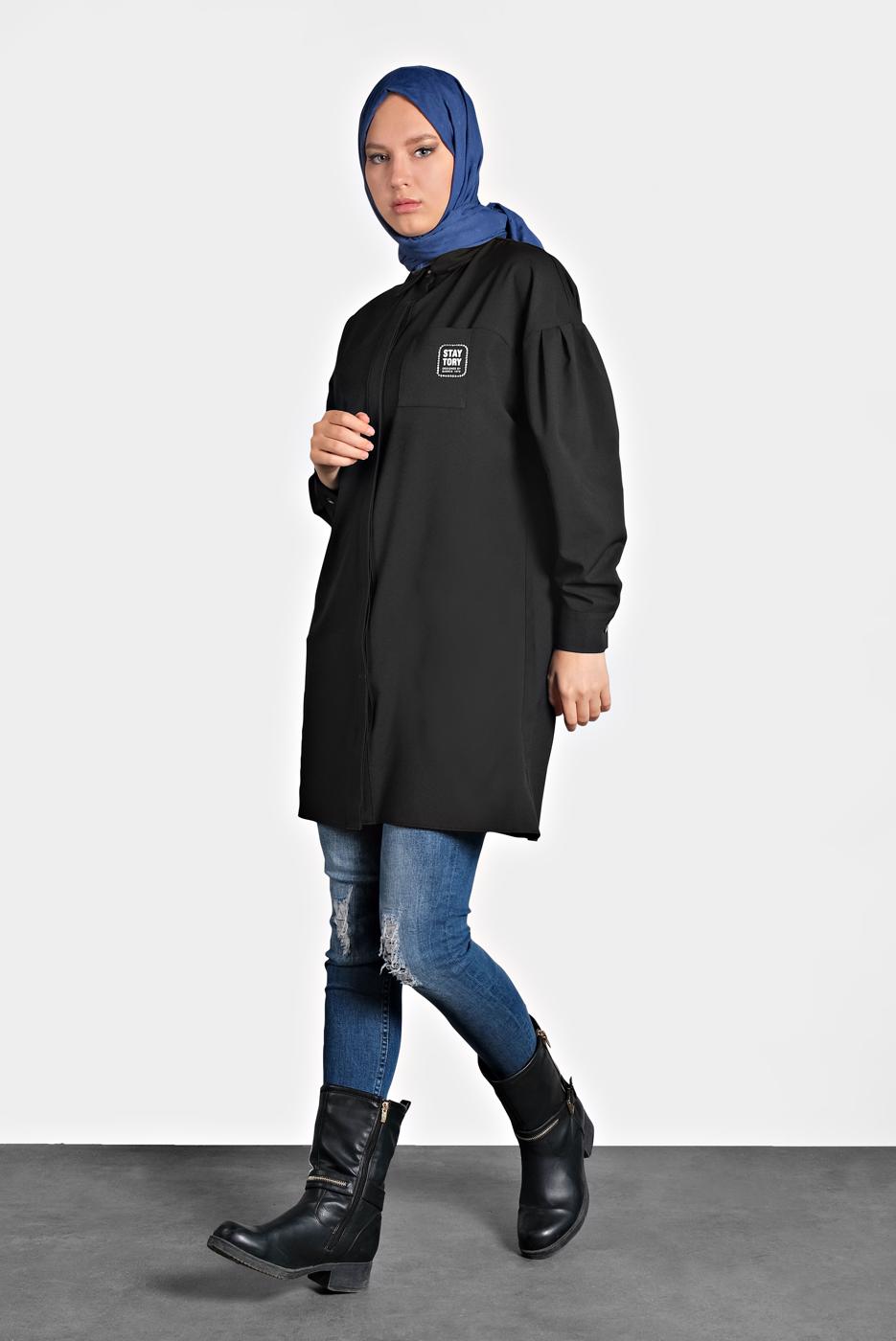 Tesettür giyim SİYAH ALVİNA CEPTE BASKI DETAYLI GİZLİ DÜĞMELİ TUNİK 40277