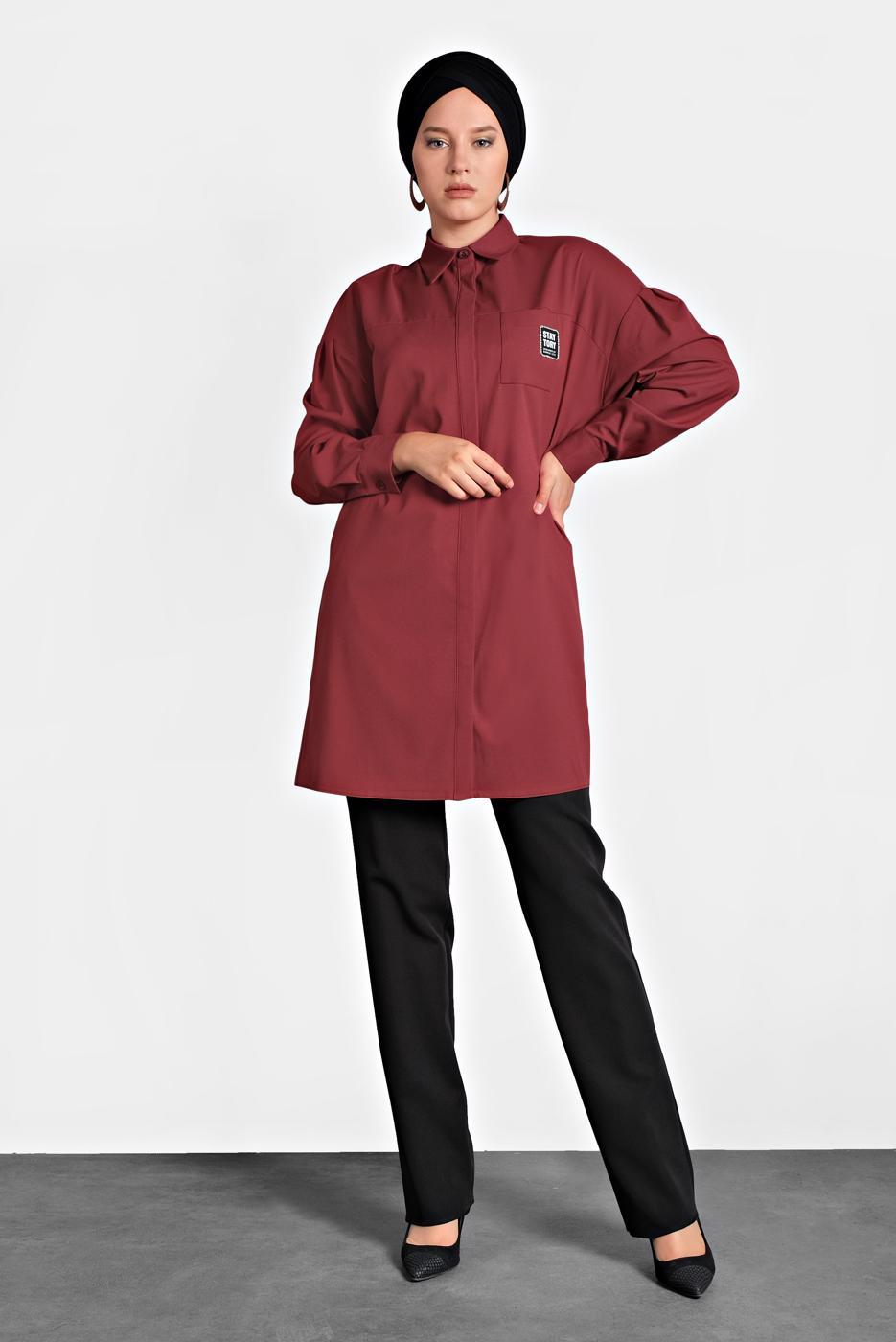 Tesettür giyim BORDO ALVİNA CEPTE BASKI DETAYLI GİZLİ DÜĞMELİ TUNİK 40277