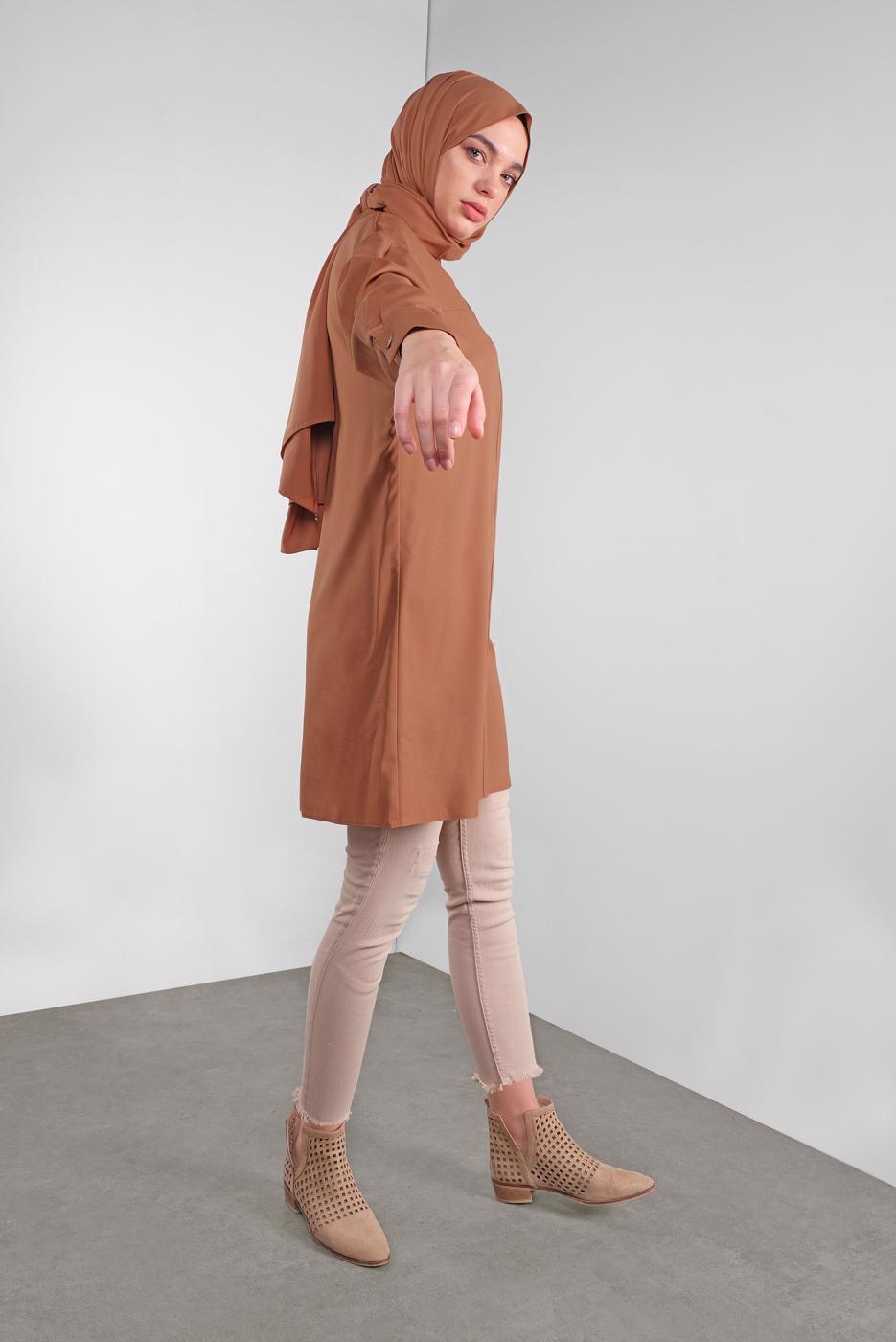 Tesettür giyim TABA ALVİNA CEPTE BASKI DETAYLI GİZLİ DÜĞMELİ TUNİK 40277